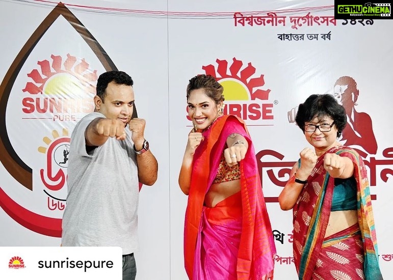 Mumtaz Sorcar Instagram - This year Sunrise 66 Palli launches it's Durga Puja theme - 'Sunrise Durgatinashini' on the auspicious occasion of Khuti Pujo 2022. . . Through this theme, Sunrise aims to spread awareness on women safety by initiating self defence workshops that will be held under the guidance of self defence expert and Chairman of West Bengal Kickboxing Coaching Committee - Gaurav Goswami. . . A music video on this theme will be launched soon, featuring actress @mumtaz_sorcar and in the voice of @mitralopamudra . . Follow @sunrisepure and keep watching this space for the revealer! #sunrisepure #sunrise66palli #sunrisedurgatinashini #sunrisemasale #khutipujo2022 #durgapujo2022 #selfdefense #womenempowerment