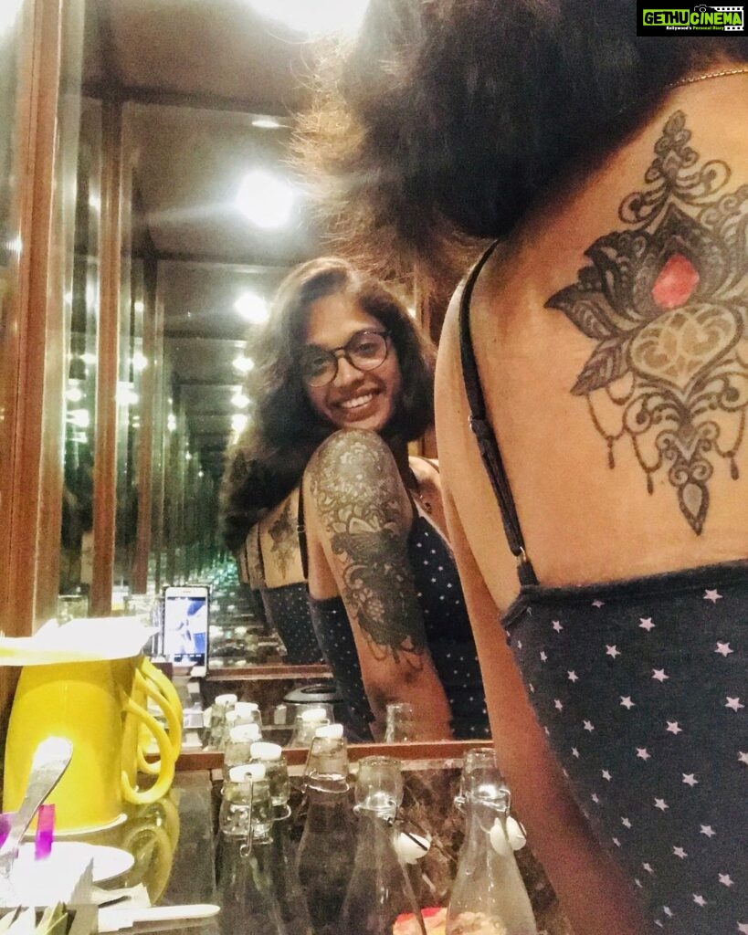 Mumtaz Sorcar Instagram - Mirror, mirrror on the wall.. who’s the craziest of them all..? 🙋🏻‍♀️😋🪞🪞