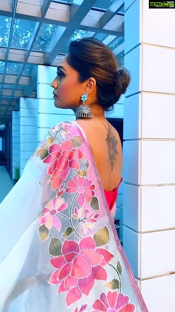 Mumtaz Sorcar Instagram - Elegance has a story of its own… 🥻: @lalia_sanskriti 💄👱🏼‍♀️🎀: @makeup.kaushikrajat @rajat_chakroborty 📸🎞️: @instasoumoo @subhadipsamanta