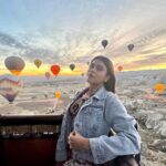 Naira Shah Instagram - Words can’t describe this life time experience! It was magical #sunrise P.S survived the ride with my hair intact🙈💕 #blessed#thankfull#grateful#happy#cappadocia#turkey#iamadventurous#checkedfrombucketlist Turkey - Cappadocia