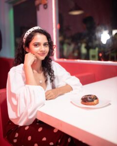 Namita Krishnamurthy Instagram - #HeySiri photo dump 🙃
Which is your favourite look? 💕
All styled by the incredible @mathura.manian 

📸: @themadrastouch 

#thinkindie #outfitpost #musicvideo #curlyhairstyles #feelingcute #namitakrishnamurthy #workingstills #behindthescenes