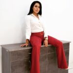 Nandini Rai Instagram - The old fashion that was in style in the past but has also become part of modern fashion….. #retro #fashion #nandinirai #lookoftheday #white