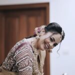 Nandita Swetha Instagram - The team work & the real Indian feel ❤️❤️❤️❤️ Worked with this awesome team Shot by @pkstudiophotography Makeup by @makeup_by_rithureddy Hairstyle by @hair_by_poornima Outfit from @rentyourlook_by_chandangowda Accessories @kiran.bridal.jewelry Hair accessories @petals_and_broches #bride #bridetobe #bridalmakeup #saree #traditional #ethnic #bride