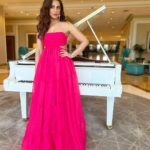 Nargis Fakhri Instagram - Live your dream! Anything is possible. 💖 . . . . . . . . . Wearing @nidhiandmahak @mahakbrahmawar