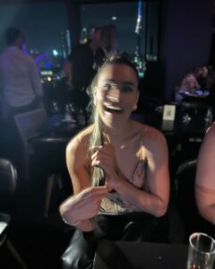Nathalia Kaur Instagram - Dinner with A view 🥰🥹

Na @tettolounge ❤️‍🔥

Obrigada amiga linda @thainamagalhaes2 pela companhia e pelo empenho ABSOLUTO nas fotos ❤️😆

Obrigada também a Camilinha @camilaviieiraa sempre pró na logística e organização 💫🫶🏼

E a @myteam.cv sempre 🔝 😊