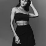 Nathalia Kaur Instagram - ➡️ Extremamente grata pelo trabalho lindo dessa equipe! Mais um tesouro de foto, pra mim !😍🖤 @catarino__ @danielcbeauty @joselumnious_ @0oofelipe @base_mgt São Paulo, Brazil