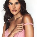 Nathalia Kaur Instagram - Nojentissimaaa com essas fotos heim!? Obrigada @catarino__ @danielcbeauty @joselumnious_ Me sentindo belíssima nessas fotos 😍🥹💕 São Paulo, Brazil