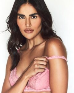 Nathalia Kaur Instagram - Nojentissimaaa com essas fotos heim!?

Obrigada 

@catarino__ 
@danielcbeauty 
@joselumnious_ 

Me sentindo belíssima nessas fotos 😍🥹💕