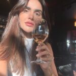 Nathalia Kaur Instagram - 👀 🍃🌈 Santo Cupido Bar