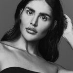 Nathalia Kaur Instagram - ➡️ Extremamente grata pelo trabalho lindo dessa equipe! Mais um tesouro de foto, pra mim !😍🖤 @catarino__ @danielcbeauty @joselumnious_ @0oofelipe @base_mgt São Paulo, Brazil