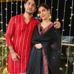 Nattasha Singh Instagram - Happy wali deepawali aap sabhi ko 🪔🪔 #happydiwali . . Wearing - @manishkumar330_ 🙌🏻♥️