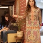 Nattasha Singh Instagram - Jab GHEE seedhi ungli se na nikle 😉 @theashishbisht @natashasingh007 #ana #comedyvideos