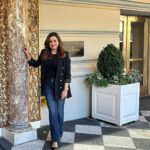 Neelam Kothari Instagram - My favourite city #newyork !! Being with family makes it better and being here for a great cause makes it even better @cry.america The Pierre, A Taj Hotel, New York