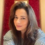 Neelam Kothari Instagram - Long time no see 😍 All we do is run run run…!! Sometimes you need to take 2 steps back and slow down your pace.. but just keep moving. . . . . #workingmom #designer #art #design #reflect #jewellery #finejewels #interiordesign #interiors #entrepreneur #businesswoman