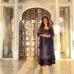 Neelam Kothari Instagram - Weekend done ✅.. . . . . #workmode #womenempowerment #womenachievers #udaipur #art #culture #design #jewellery #luxury #events #interiors