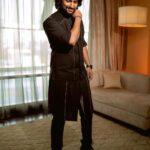 Neeraja Kona Instagram - Hyderabad 🖤 @nameisnani In @kreshabajajofficial & @shutiqofficial Asst by @meghanaa_ch Hair @hairbylalith Photographer @adrin_sequeira #Dasara