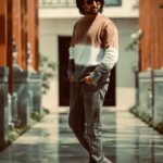 Neeraja Kona Instagram - Onto Chennai 🤎 @nameisnani Sweatshirt @westsidestores Jeans @diesel Shoes @westsidestores Asst stylist @meghanaa_ch Hair @hairbylalith Pics @sridharchadalawada #Dasara Chennai, India