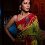 Neeraja Kona Instagram - Miss SH💟 @shrutzhaasan Saree @brandmandir Jewellery @vajrjewels Asst stylist @manogna_gollapudi Photographer @adrin_sequeira