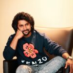 Neeraja Kona Instagram - Nani X Kenzo @nameisnani 😎 Sweatshirt @kenzo Jeans @diesel Shoes @nike Asst by @meghanaa_ch Hair @hairbylalith Photographer @sridharchadalawada #Dasara Mumbai - मुंबई