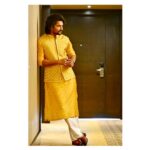 Neeraja Kona Instagram - Nani X Anita Dongre @nameisnani Dharani in Mumbai💥 Kurta @anitadongre Shoes @shutiqofficial @noonoo.in Asst by @manogna_gollapudi @meghanaa_ch Hair @hairbylalith Photographer @sridharchadalawada #Dasara Mumbai - मुंबई