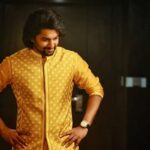 Neeraja Kona Instagram - Nani X Anita Dongre @nameisnani Dharani in Mumbai💥 Kurta @anitadongre Shoes @shutiqofficial @noonoo.in Asst by @manogna_gollapudi @meghanaa_ch Hair @hairbylalith Photographer @sridharchadalawada #Dasara Mumbai - मुंबई