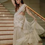 Neeti Mohan Instagram - Swipe right for white 🤍 Last one is my Fav 😻 What a fun night performing for @mohansisterslive in Hyderabad ❤️ More pics coming soon! #MSL