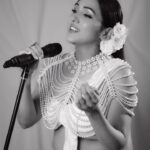 Neeti Mohan Instagram - Meri Jaan tum B&W mein aur bhi Rangeen dikhte ho 🔥 🎦 @souravsharmaofficial