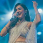 Neeti Mohan Instagram - Swipe right for white 🤍 Last one is my Fav 😻 What a fun night performing for @mohansisterslive in Hyderabad ❤️ More pics coming soon! #MSL