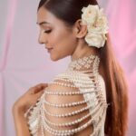Neeti Mohan Instagram - 🕊️🌸 Look @labeljadebyashima x @peqota Ring - @vaidaan.official Styling - @shreyandurjastyle Glam ✨ @dwyessh_hairwizard @rasilaravariamua @ritickasjalan 📸 @souravsharmaofficial