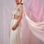 Neeti Mohan Instagram - 🕊️🌸 Look @labeljadebyashima x @peqota Ring - @vaidaan.official Styling - @shreyandurjastyle Glam ✨ @dwyessh_hairwizard @rasilaravariamua @ritickasjalan 📸 @souravsharmaofficial