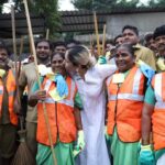 Neha Bhasin Instagram - Sab bmc karamchariyon ko mera Salaam @my_bmc *Swachh Mumbai Majhi Mumbai* Campaign in West ward Jurisdiction Officers Present DMC zone-5 Shri Harshad kale Assistant Commissioner Shri Vishvas Mote Ward Ex. Engineer M/W Shri Bembade EE & DO Shri. Sagar Asstt. Engineer Shri Santosh Nikalje Asstt. Engineer Shri Deepak Madane MOH Smt. Puja Desai # Yogiraj Shetty # Paras Bajpai # Gaanesh Awasthi #nehabhasin #swachhbharat