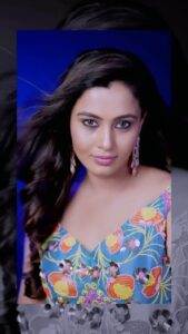 Neha Gowda Instagram - ANUBANDHA AWARDS 2023

Strike a fierce pose and let your confidence shine through the camera lens.

Outfit - @dharaa.in 

Video - @angel_media_house 

Make up - @neharamakrishna 

Hairstyle - @ph_makeoverz_studio_ 

#anubadhaawards10 #anubandhaawards2023 #outfit #dhaara #colorskannada #10years #amazing #feel #like #reunion