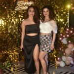 Nikita Rawal Instagram - Beautiful evning with beautiful people ❤️ #nikitarawal #aasthrawal #sisters #myppl #freinds #likefamily #move