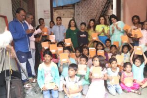 Nikita Rawal Instagram - BESTIES 👯‍♀️ AT THEIR BEST🤙 

This is how I spent my friendship day, with my friends and my little friends❤️ 

Thanku dil se @aasthafoundation8 
@nikita_rawal @itsaastharawal 
✌🏼 Niki, Pari Jus love u for this moment 🤩 #bffgoals #bff #bffforever❤️ #love #peace #harmony #aastha #pakkhi #pakkhihegde #pakhi #pakhihegde #nikitarawal #aastharawal 
Had such a blessed day😇