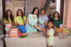 Nikita Rawal Instagram - BESTIES 👯‍♀️ AT THEIR BEST🤙 

This is how I spent my friendship day, with my friends and my little friends❤️ 

Thanku dil se @aasthafoundation8 
@nikita_rawal @itsaastharawal 
✌🏼 Niki, Pari Jus love u for this moment 🤩 #bffgoals #bff #bffforever❤️ #love #peace #harmony #aastha #pakkhi #pakkhihegde #pakhi #pakhihegde #nikitarawal #aastharawal 
Had such a blessed day😇