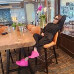 Nikita Rawal Instagram - Monday mood 😴 🖤 #monday #mondaymotivation #travel #travelblogger #travelphotography