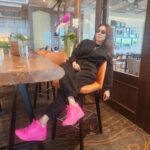 Nikita Rawal Instagram - Monday mood 😴 🖤 #monday #mondaymotivation #travel #travelblogger #travelphotography