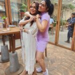 Nikita Rawal Instagram - “To the world you may be just one person, but to one person you may be the world.”❤❤ My half @pakkhihegde #frendship #freinds #freindshipgoals #together Kishore Kumar Bunglow
