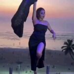 Nikita Rawal Instagram - When sunset kills you #haayrama 🔥 #nikitarawal #hot Thank you @ansarireshma_makeup @heerkotak @madhur_photograph_error