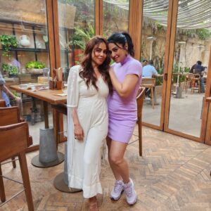 Nikita Rawal Instagram - “To the world you may be just one person, but to one person you may be the world.”❤❤
My half @pakkhihegde 
#frendship #freinds #freindshipgoals #together