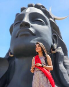Nisha Ravikrishnan Instagram - Har Har Mahadev 🕉

#nimmanisharkn 
🤍🖤