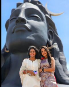 Nisha Ravikrishnan Instagram - Happy Birthday CocoMa 🧸🧿 
I may not be there during your happy days..but i promise il stand by your tough times☺️🤜 
Not just a party friend ...even a temple friend forever 🙈 
Finally a long time wish fulfilled ☺️ n your bdy done right 🙏 I love You Sakhi ❤️🙈😘 

Har Har Mahadeva 🙏🌸 
#anvisha 🧿
