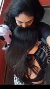 Nisha Ravikrishnan Instagram - 🥴 "I miss you so much gubbi maa 🐦"........

PS - this is purely not my words I'm forced by @anvithasagar to say it in my caption 🤷🏻‍♀️

Though I love you more 😏😘🤌

#anvisha 🧿
#nimmanisharkn
🖤🤍
