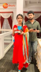 Nisha Ravikrishnan Instagram - మా ఇల్లు పోయింది 😂😂

#AmmayiGaru #ZeeTelugu #ZeeOnTheGoReels #TrendingReelsOnZee

@nisha_milanaa @yashwanth_gowda_official__
