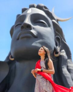Nisha Ravikrishnan Instagram - Har Har Mahadev 🕉

#nimmanisharkn 
🤍🖤
