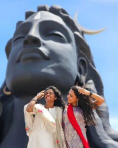 Nisha Ravikrishnan Instagram - Happy Birthday CocoMa 🧸🧿 
I may not be there during your happy days..but i promise il stand by your tough times☺️🤜 
Not just a party friend ...even a temple friend forever 🙈 
Finally a long time wish fulfilled ☺️ n your bdy done right 🙏 I love You Sakhi ❤️🙈😘 

Har Har Mahadeva 🙏🌸 
#anvisha 🧿