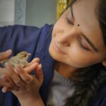 Nisha Ravikrishnan Instagram – Do you remember a small bird which was around us all through our younger days ? Can you able to remember……?!! 🐦
Will our next generation see sparrows? 
A creature which made our childhood beautiful is surviving badly today …… 

Help bring back sweet chirps of the sparrows by stopping pollution and saving them 
Let us save them to stay in our environment 

Don’t let them fade out 
Let’s save our little friends.Give them the gift of their existence 🌷

🐦♾️ 

#favbird #birds_illife #gubbimari
#20thmarch #worldsparrowday
#letussavetheearth #savenature🌱 🌷

#nimmanisharkn
🖤🤍