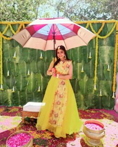 Nisha Ravikrishnan Instagram - It is what it is ....🌼

Happy morning have a great day 👐

Outfit : @sreha_designer_studio

#nimmanisharkn 
🖤🤍