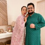 Nitibha Kaul Instagram - Rakshabandhan ‘23 ✨🤍 The last slide is my fav 😂🤌🏼 Wearing @shopmulmul #Rakhi2023 #RakshaBandhan #BrotherSister #TheKauls #IndianFestivals #Rakhi #RakhiOutfit Delhi, India
