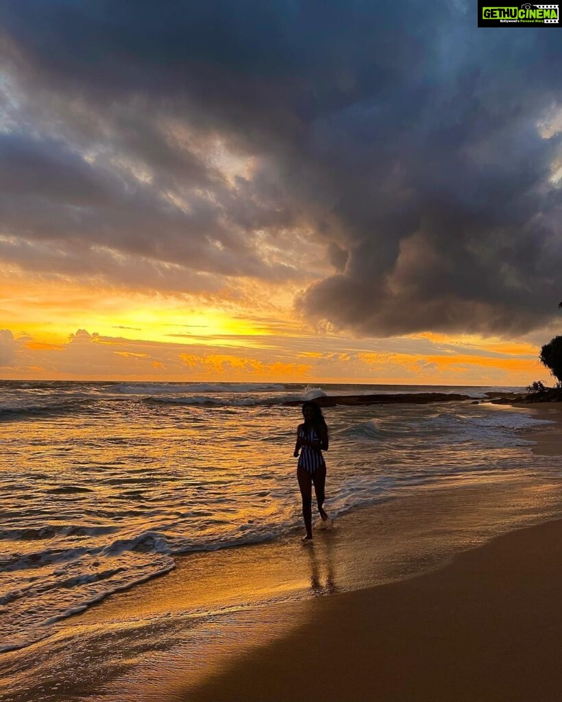 Nivedhithaa Sathish Instagram - It's called a 'calling' for a reason. It speaks to you. Once you find it, you can't ignore it. It's like background music - never turning off, but making life more beautiful. Your destiny won't be a whisper. It will be a scream. 🌅 #Sunsetlover #Coastline #Srilanka #lustforlife Kosgoda, Sri Lanka